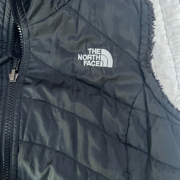 The North Face Black Reversible Vest XS Down and Faux Fur EUC - Picture 8 of 9